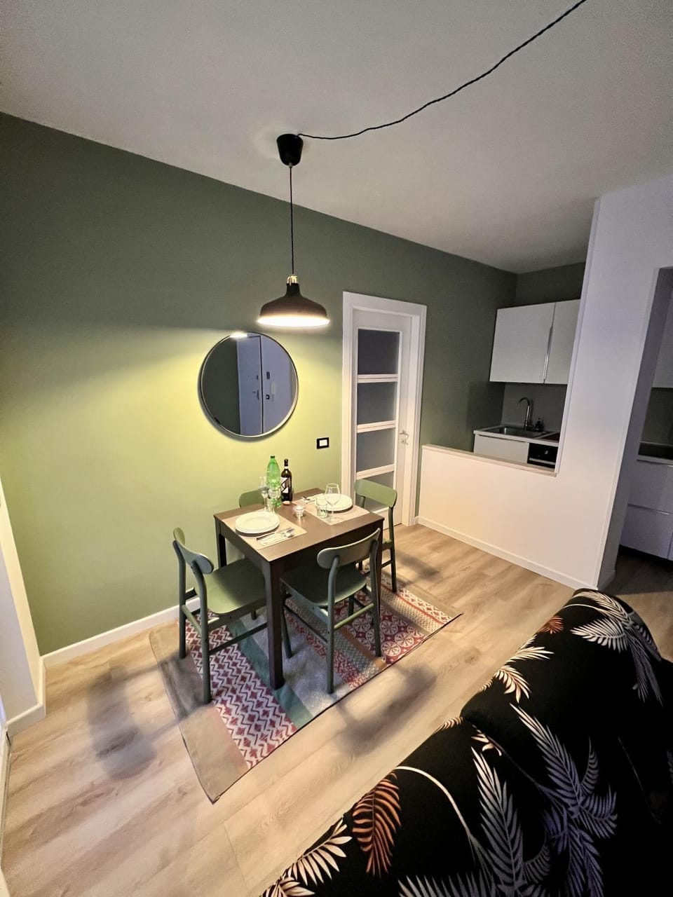 Kitchen or kitchenette, Living room, Seating area, Dining area