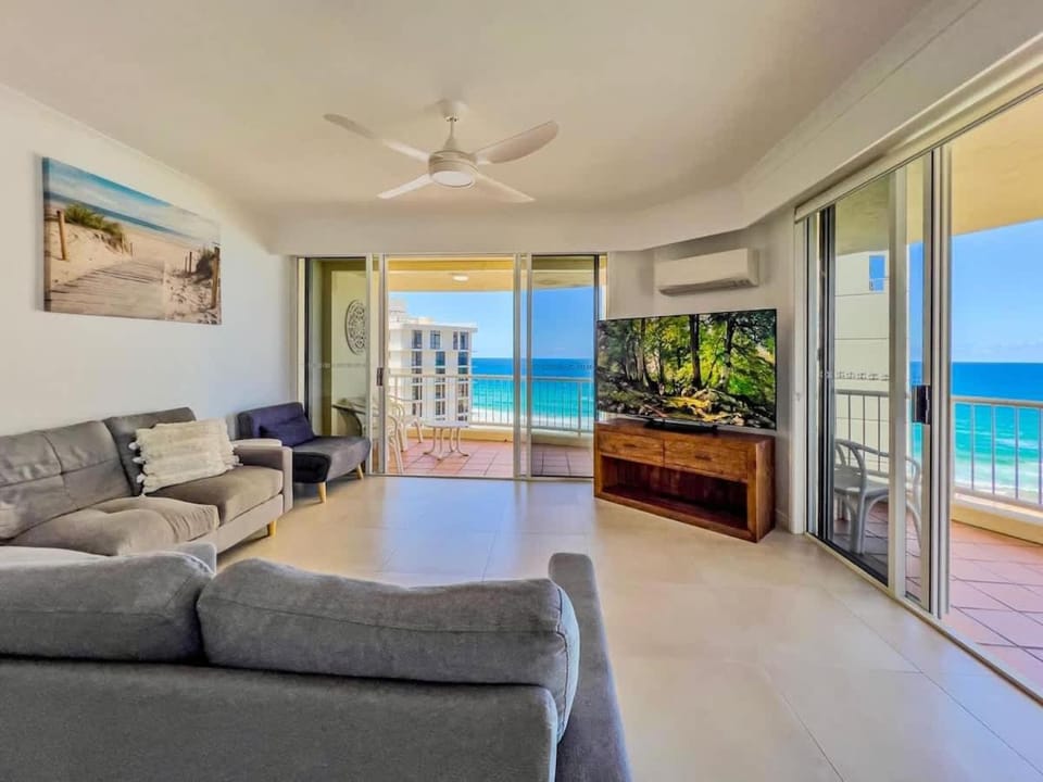 Ocean-views Resort Apartment in Surfers Paradise