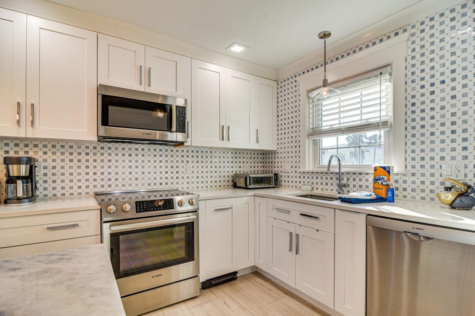 Bayfront Views! Luxe Home 4 Mi to Downtown St Pete House in St Petersburg