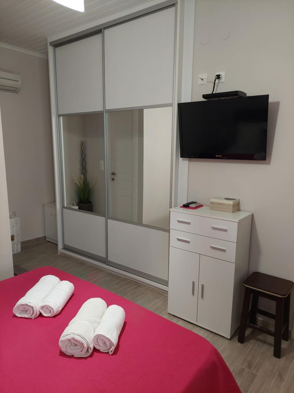 TV and multimedia, Bedroom, wardrobe