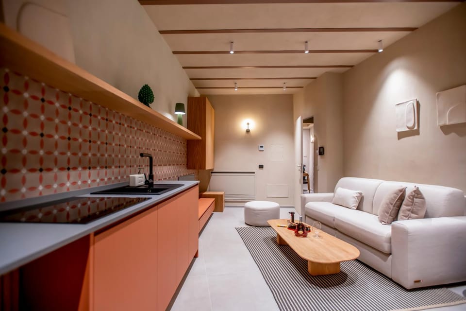 Kitchen or kitchenette, Seating area