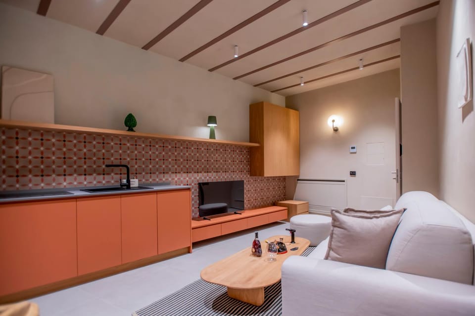 TV and multimedia, Kitchen or kitchenette, Living room, Seating area, minibar, stove