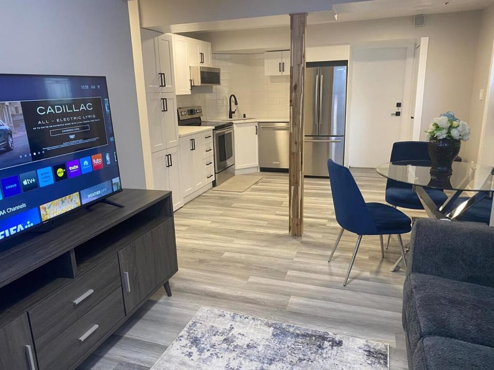 TV and multimedia, Kitchen or kitchenette, Living room, Dining area