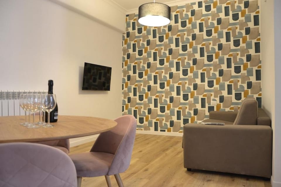 TV and multimedia, Living room, Seating area, Dining area