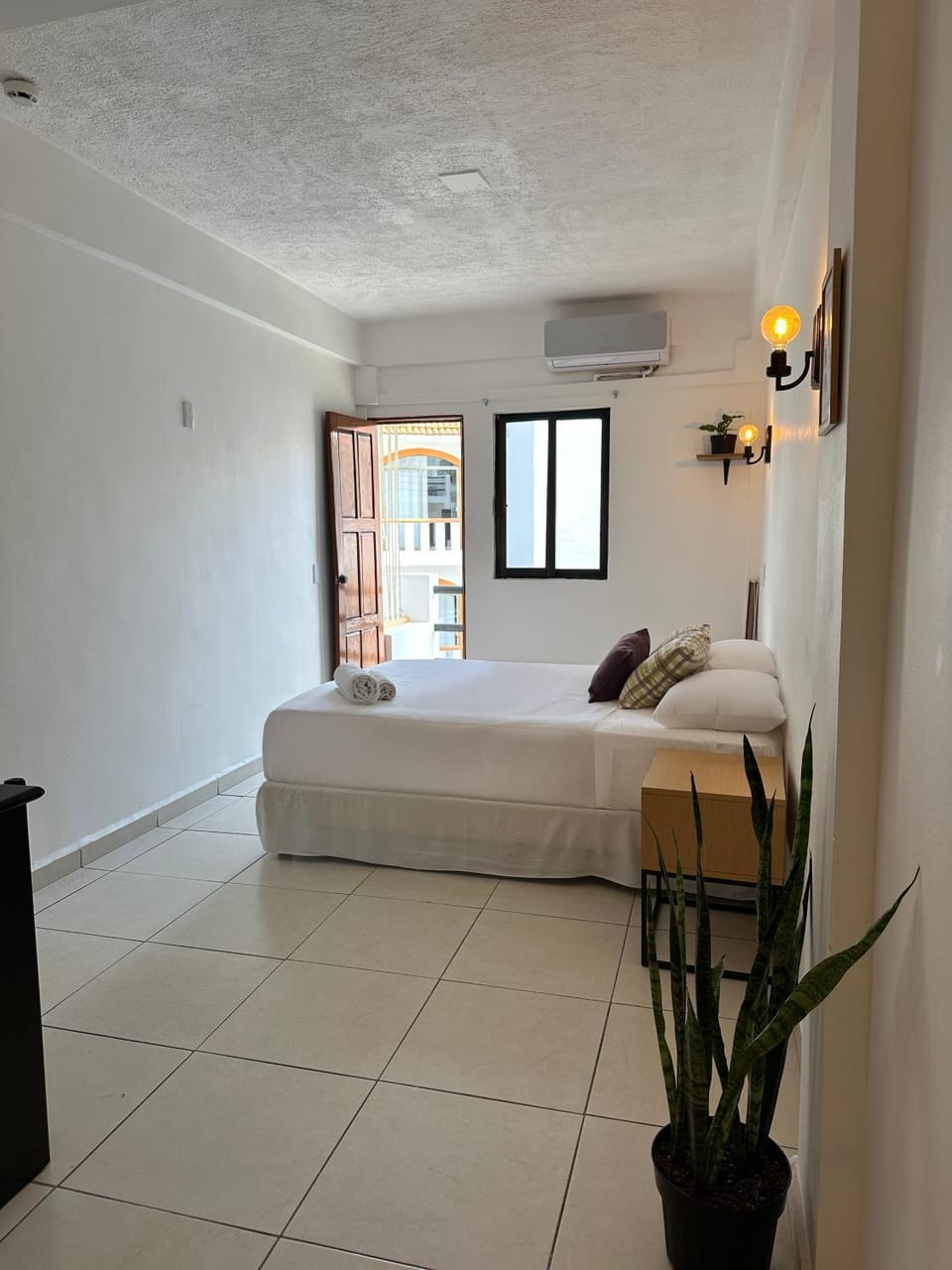 Photo of the whole room, Bedroom