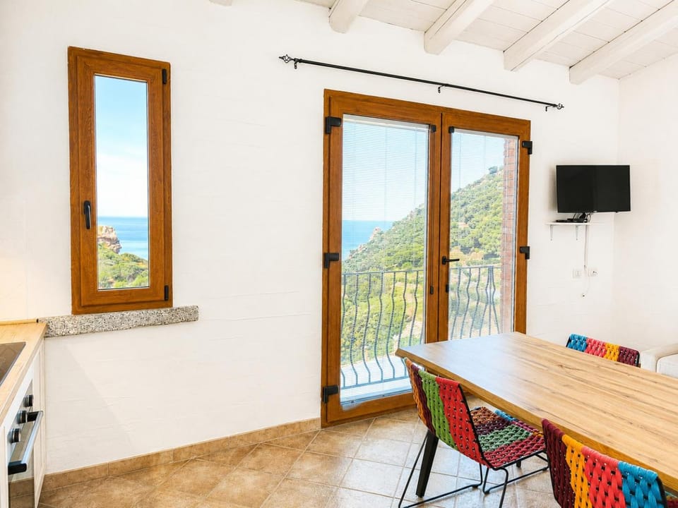 Natural landscape, TV and multimedia, View (from property/room), Dining area