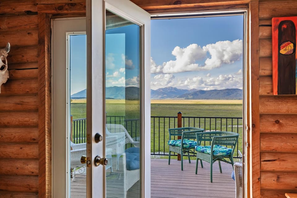 Grand View Retreat House in Island Park