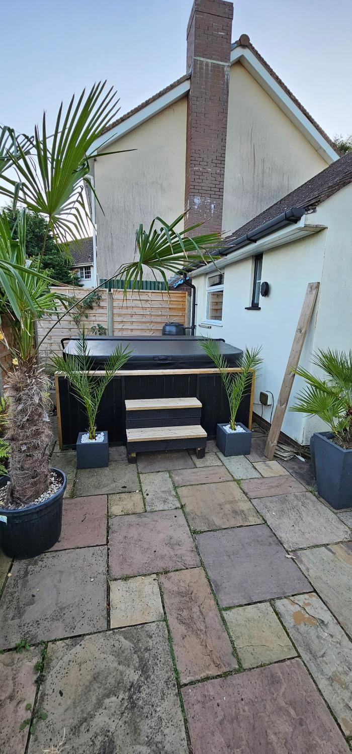 Patio, Day, Garden, Hot Tub