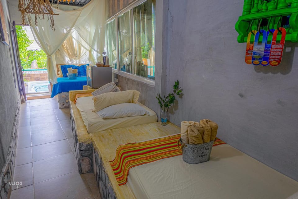 Property building, Bed, Photo of the whole room