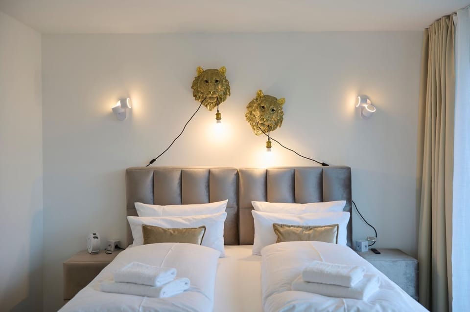 Bed, TV and multimedia, Balcony/Terrace, Photo of the whole room, Bedroom, towels