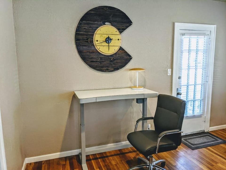 Olympic House Downtown w Hot Tub Fire pit & BBQ House in Colorado Springs