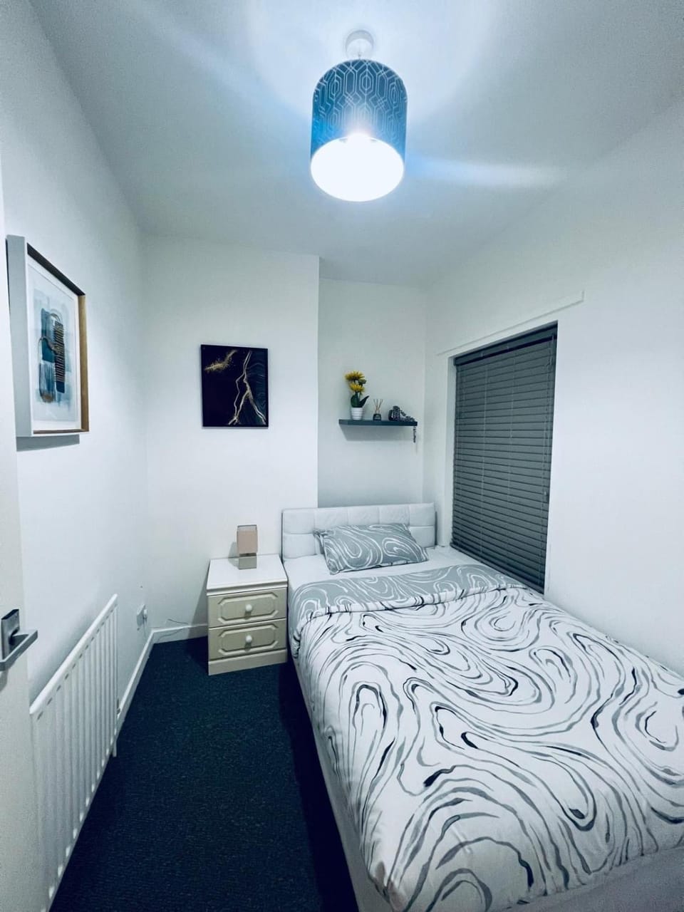 Bed, Photo of the whole room, Bedroom