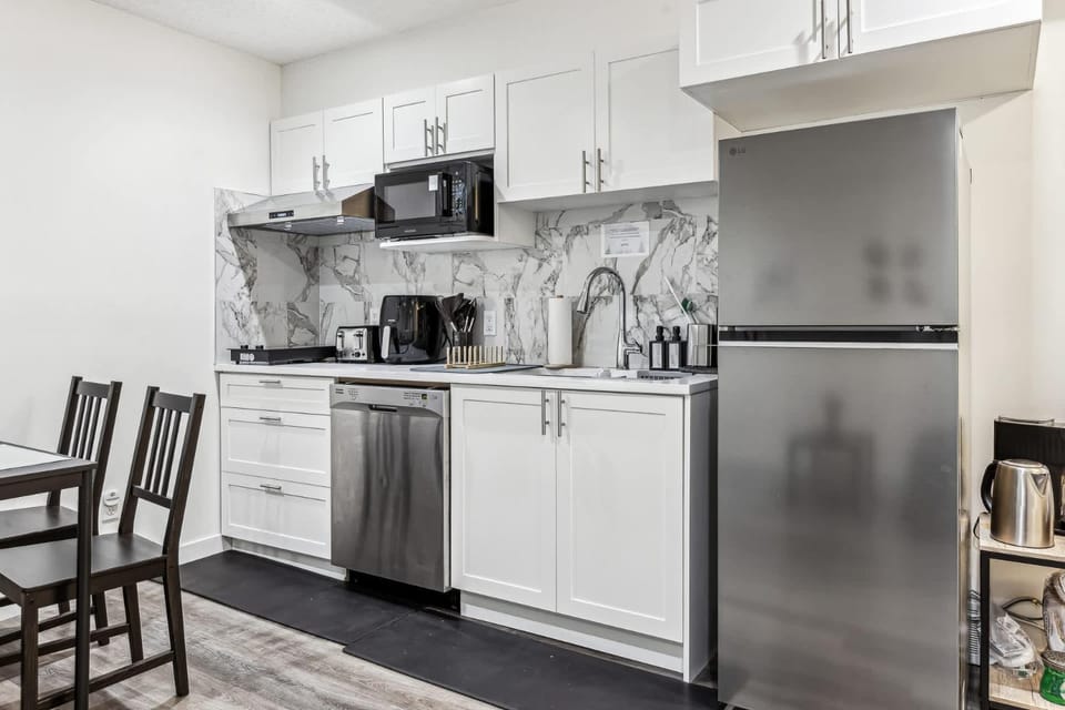 Basement Suite in Calgary - Short Drive to Banff House in Calgary