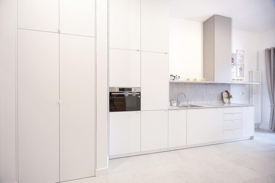 Coffee/tea facilities, Kitchen or kitchenette, dishwasher, stove