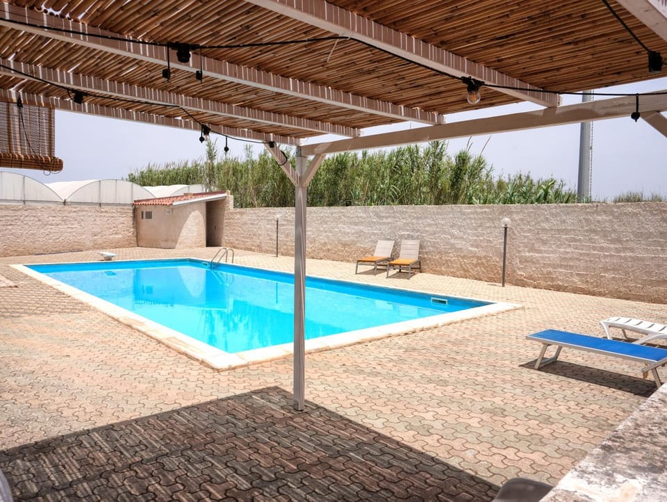 Day, Swimming pool