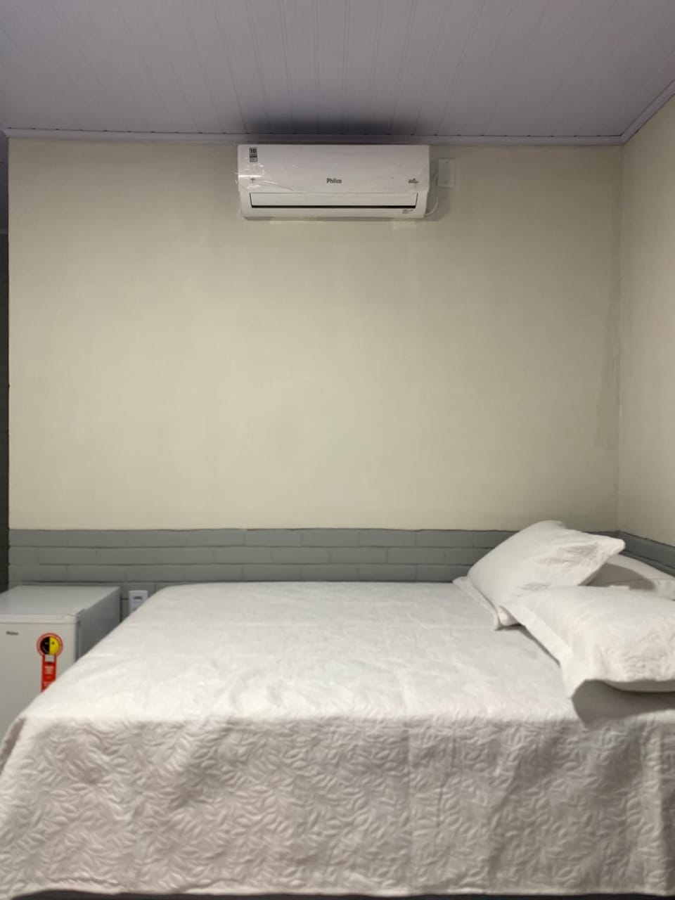 Bed, Bedroom, air conditioner