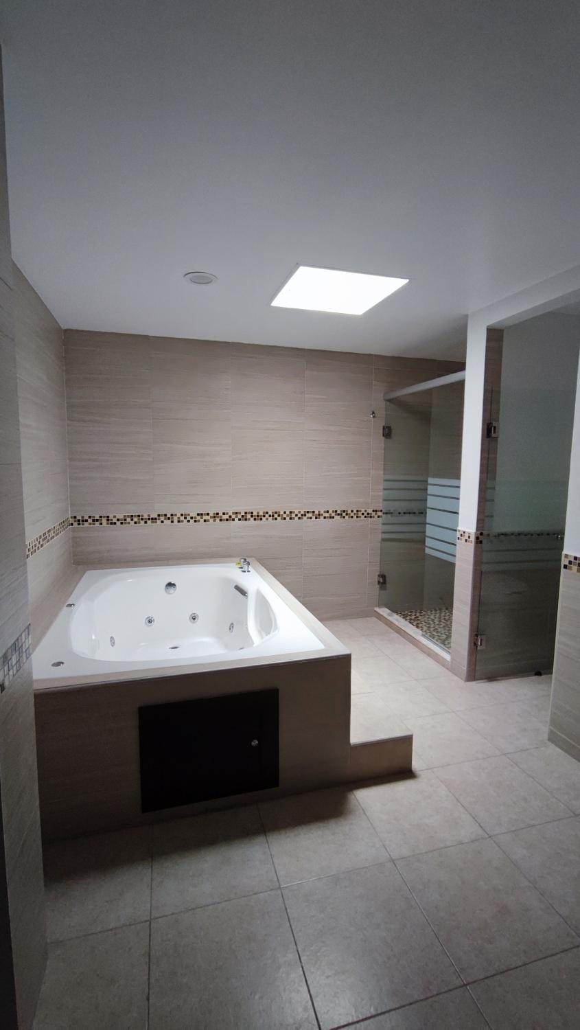 Shower, Hot Tub, Bathroom, Bath