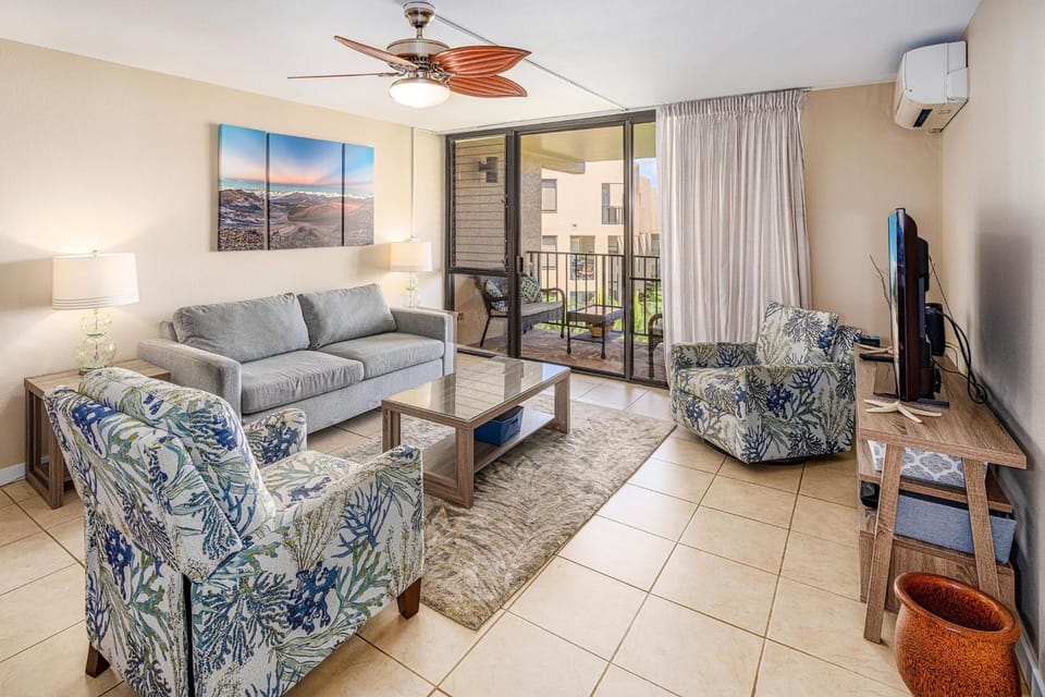 TV and multimedia, Living room, Seating area, air conditioner
