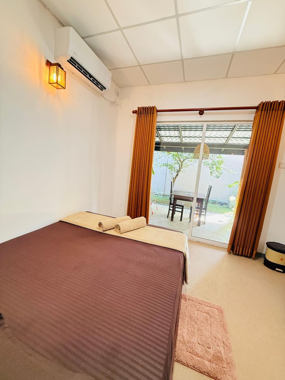 Bed, Bedroom, air conditioner