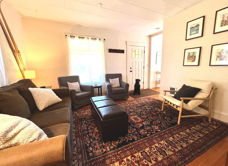 Lucky 30 day minimum House in Hood River