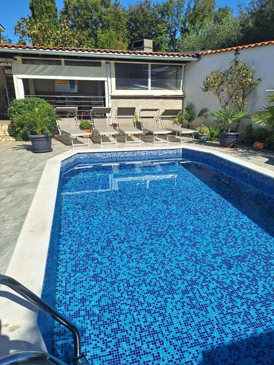 Pool view, Swimming pool, sunbed