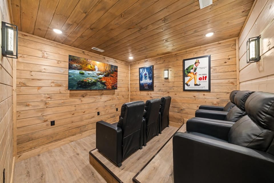 Indoor Pool Hot Tub, Pets Welcome, Arcade Games - Sleeps 14 House in Pigeon Forge