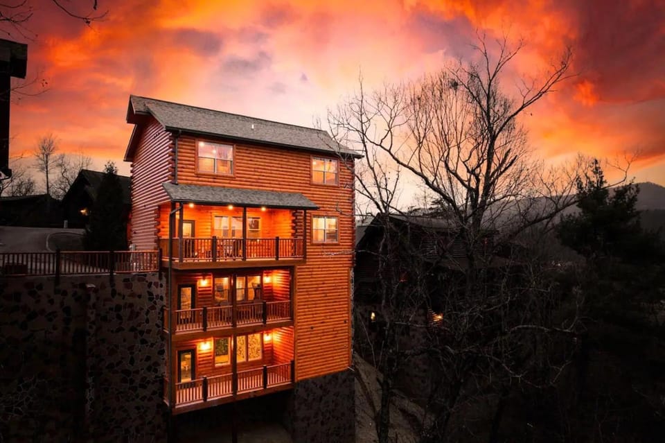 Indoor Pool Hot Tub, Pets Welcome, Arcade Games - Sleeps 14 House in Pigeon Forge