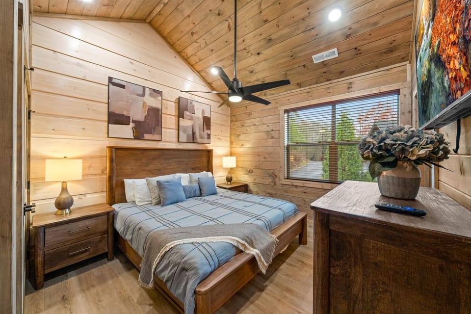 Indoor Pool Hot Tub, Pets Welcome, Arcade Games - Sleeps 14 House in Pigeon Forge
