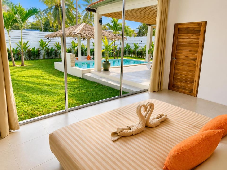 Bed, Natural landscape, Photo of the whole room, Bedroom, Garden view, Pool view, Swimming pool