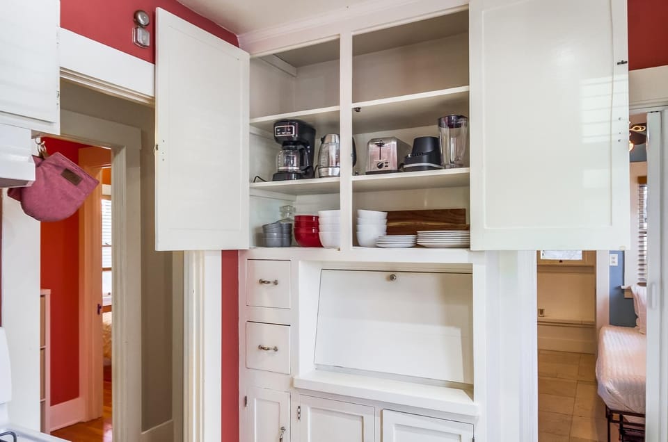 Coffee/tea facilities, Kitchen or kitchenette, oven, pet friendly, toaster