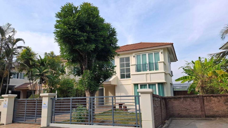 Property building, Day, Garden