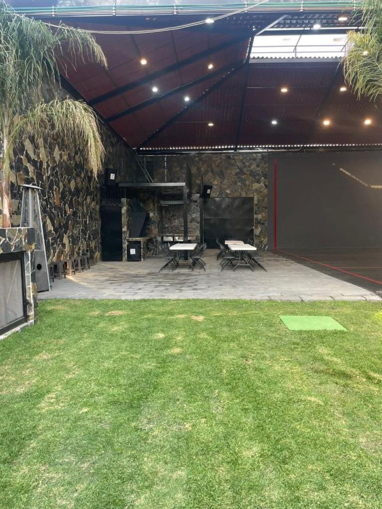 Casa las palmerasmeras House in Mexico City