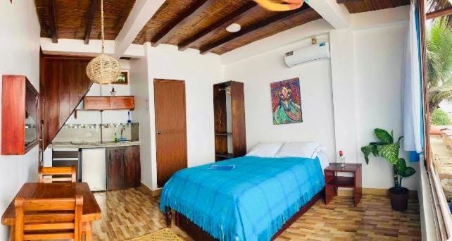 Bed, TV and multimedia, Photo of the whole room, Seating area, Dining area, Bedroom, minibar, air conditioner