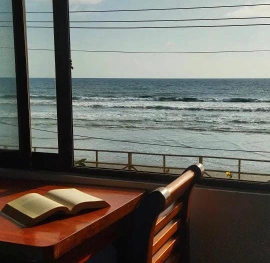 Day, Natural landscape, Living room, Seating area, Beach, Sea view