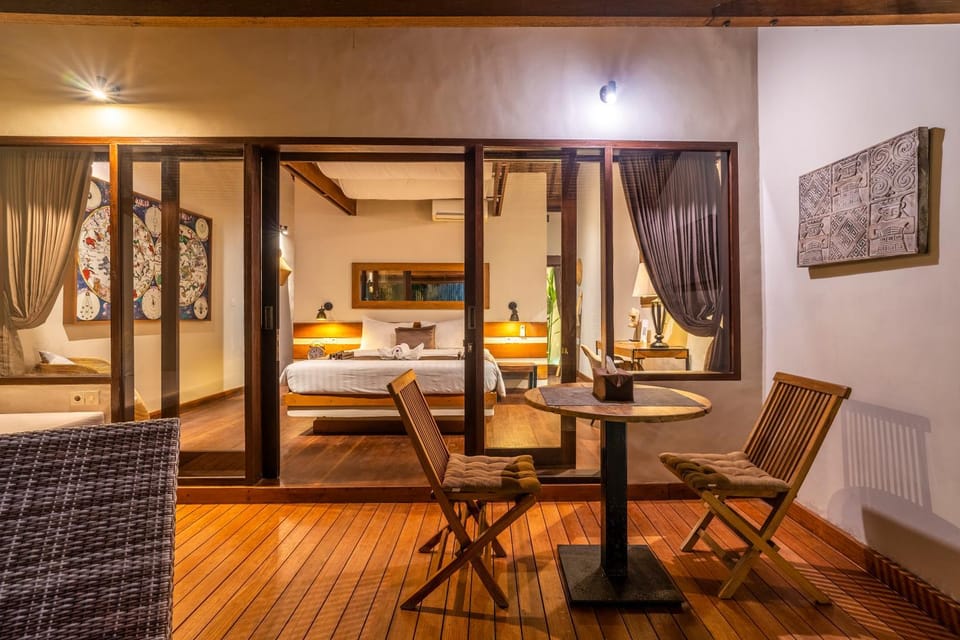 Bed, View (from property/room), Living room, Decorative detail, Seating area, Dining area, Bedroom, sunbed, air conditioner