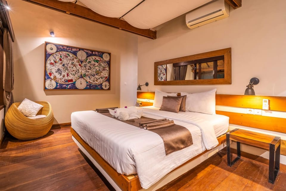 Bed, View (from property/room), Seating area, Bedroom, towels, air conditioner