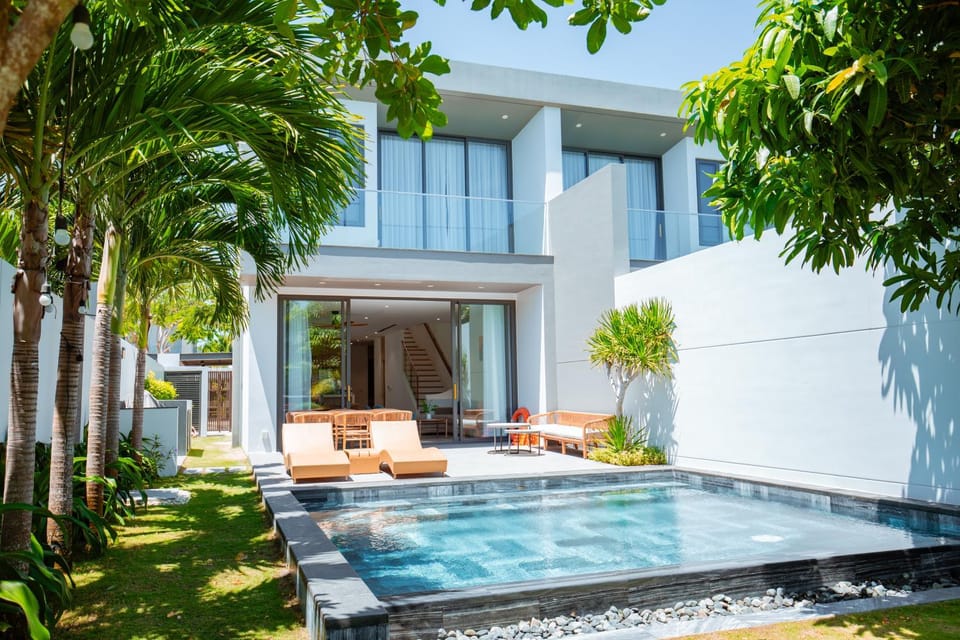 Property building, Swimming pool