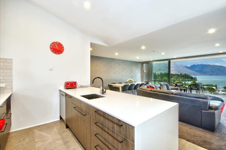 Kitchen or kitchenette, Living room, Dining area, Mountain view