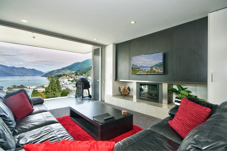 Natural landscape, TV and multimedia, Living room, Seating area, Lake view, Mountain view