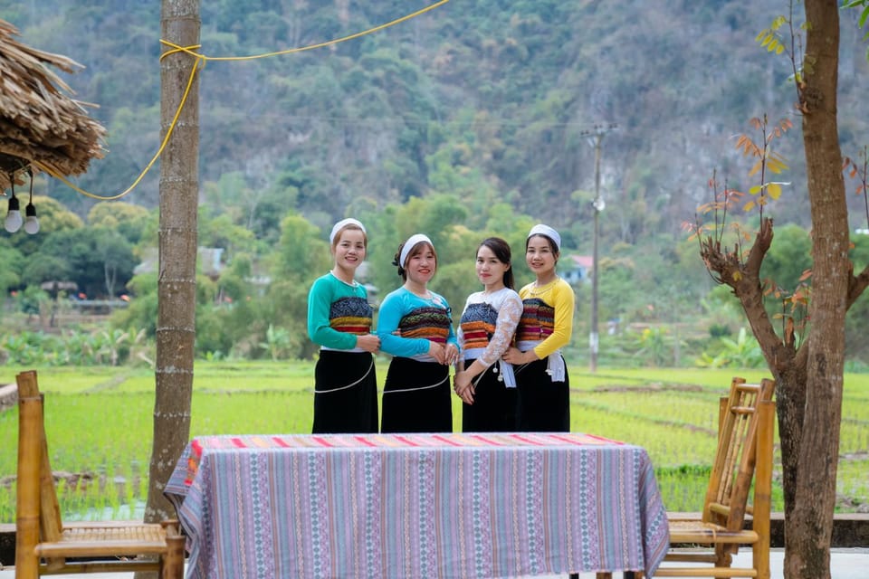 Restaurant/places to eat, Spring, People, Natural landscape, Garden, Garden view, Mountain view, group of guests