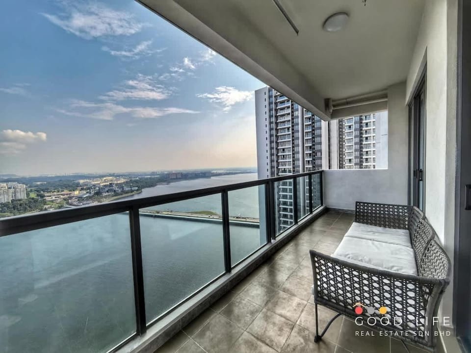 R&F Princess Cove 2, 3BR, Sea View, JB CIQ, by Good Life Homestay House in Johor Bahru