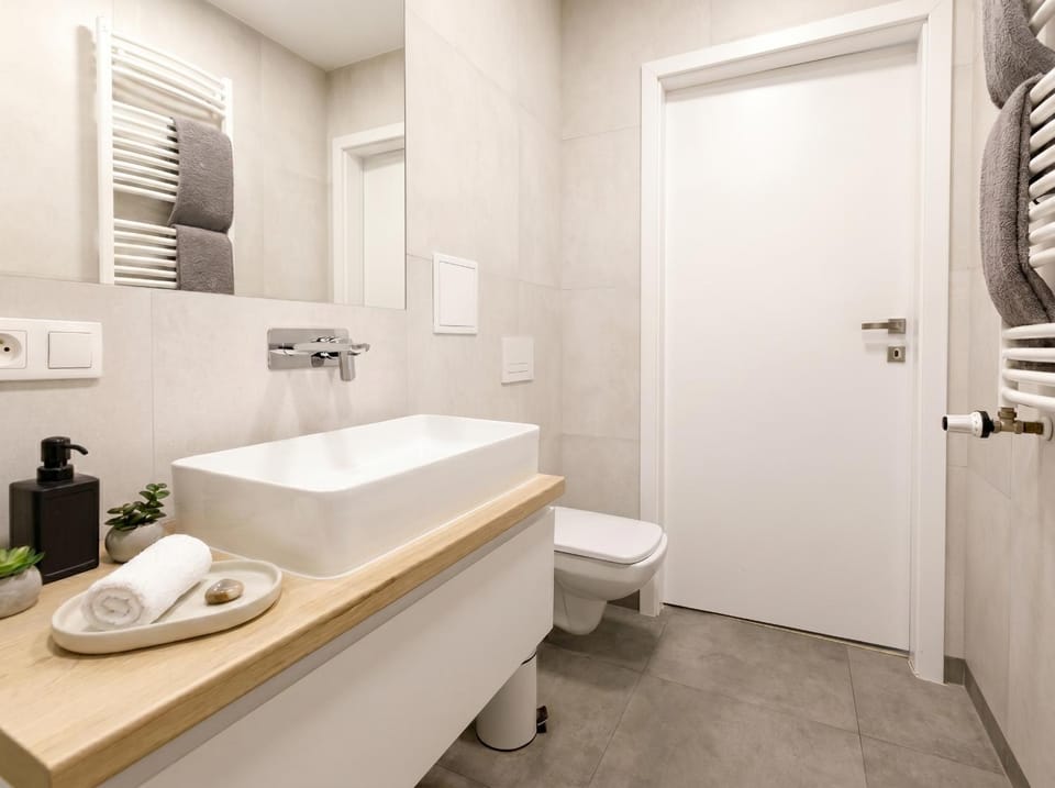 Shower, Toilet, Bathroom, towels
