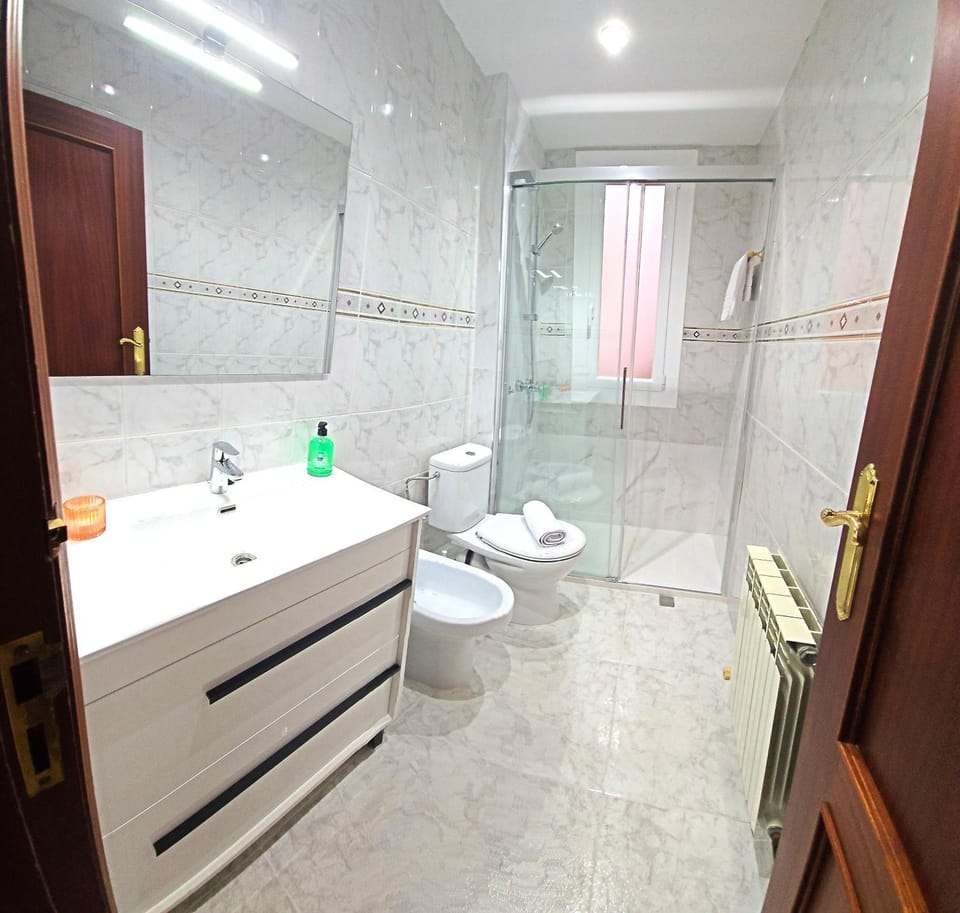 Shower, Bathroom, bidet