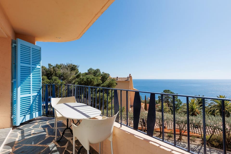 Patio, Day, Natural landscape, View (from property/room), Balcony/Terrace, Dining area, Sea view