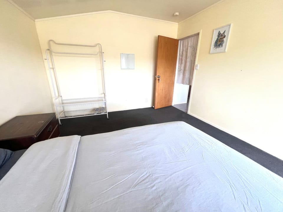 Cosy Retreat Near Mairangi Bay Bed and Breakfast in Auckland