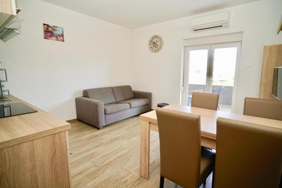 Apartments Teo Trogir-Seget Apartment in Trogir