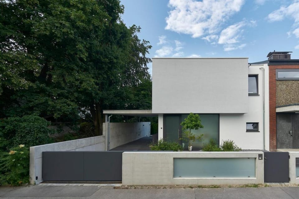 Moderne DHH mit zwei Apartments House in Augsburg