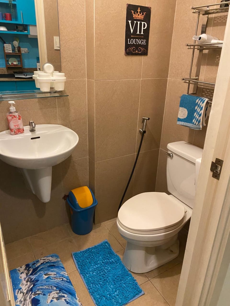 The Teal Deal Apartment in Paranaque