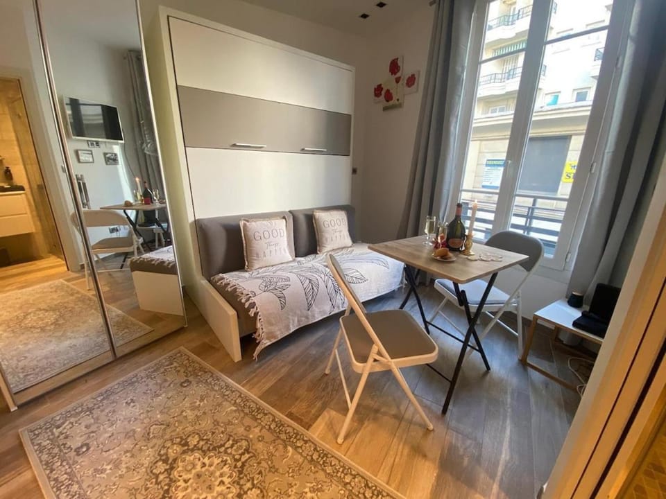 Cosy Studio Promenade Apartment in Nice