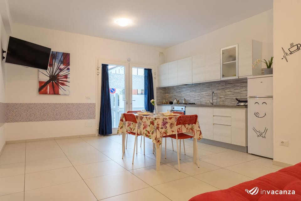 Kitchen or kitchenette, Living room, Dining area